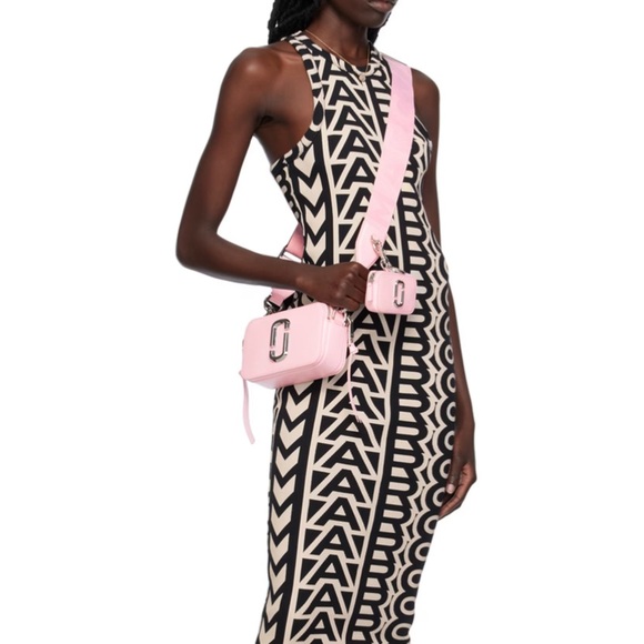 MARC JACOBS
Pink 'The Utility Snapshot' Shoulder Bag
$420 USD - Picture 3 of 9